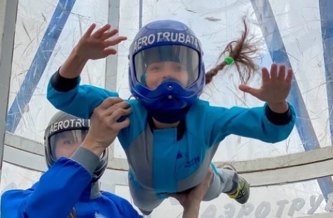 Полёт в аэротрубе  в Челябинске. Ultra Подарки. Полёт в аэротрубе  в Челябинске. Попробуйте полёт в аэротрубе . Сервис: UltraPodarki.ru 8 800 505 95 30. Полёт в аэротрубе , аэротруба Челябинск, полёт Челябинск