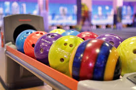 Игра в боулинг в Челябинске.Ultra Подарки. Игра в боулинг в Челябинске. Сервис: UltraPodarki.ru 8 800 505 95 30. Игра в боулинг, игра в боулинг Челябинск, боулинг Челябинск, купить боулинг Челябинск, играть в боулинг, играть в боулинг Челябинск