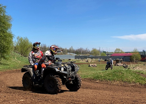 Катание на квадроциклах летом в Челябинске. Сервис Ultra Подарки. Подарочный сертификат на прокат квадроциклов летом и зимой в Челябинске. Закажите катание на квадроциклах недорого и наслаждайтесь активным отдыхом с друзьями. Выбирайте живописные маршруты для езды на квадроциклах. Сервис UltraPodarki.ru 8800-505-9530. Катание на квадроциклах, Прокат квадроциклов, езда на квадроцикле, прокат квадроциклов Челябинск, катание на квадроциклах Челябинск, Катание на квадроциклах зимой, Катание на квадроциклах летом, Сертификат на катание на квадроциклах 

