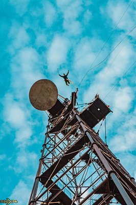 Роупджампинг - прыжки с верёвкой в Челябинске. Подарочные сертификаты Ultra Подарки. Роупджампинг в Челябинске - Экстремальный оригинальный подарок или подарочный сертификат на Роупджампинг - прыжки с верёвкой. Сервис UltraPodarki.ru 8-800-505-95-30. роупджампинг Челябинск, прыжок веревка Челябинск, роупджампинг, прыжок веревка, прыжок с веревкой, Подарок, подарочный сертификат, экстрим, экстремальный подарок