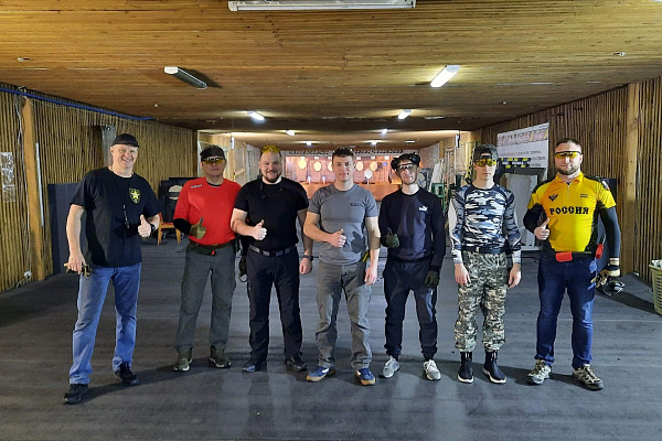 Стрельба из боевого оружия в тире в подарок. Ultra Подарки Томск. Подарочный сертификат на стрельбу из оружия боевом тире. Подарите своему мужчине или другу стрельбу из пистолета или карабина, дайте ему возможность выпустить пар и почувствовать достижение цели. UltraPodarki.ru 8-800-505-9530. Стрельба из боевого оружия Томск, боевой тир Томск, стрельба из огнестрельного оружия Томск, Стрельба из боевого оружия, Стрельба Томск