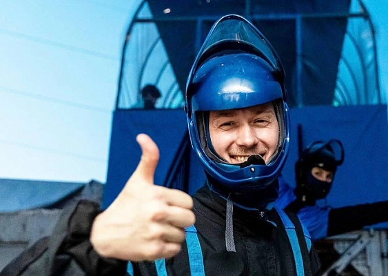 Полёт в аэротрубе  в Челябинске. Ultra Подарки. Полёт в аэротрубе  в Челябинске. Попробуйте полёт в аэротрубе . Сервис: UltraPodarki.ru 8 800 505 95 30. Полёт в аэротрубе , аэротруба Челябинск, полёт Челябинск