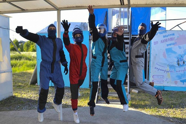 Полёт в аэротрубе  в Челябинске. Ultra Подарки. Полёт в аэротрубе  в Челябинске. Попробуйте полёт в аэротрубе . Сервис: UltraPodarki.ru 8 800 505 95 30. Полёт в аэротрубе , аэротруба Челябинск, полёт Челябинск