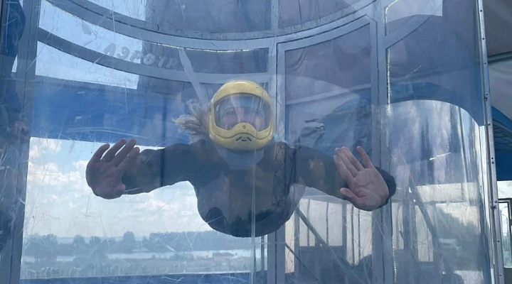 Полёт в аэротрубе  в Челябинске. Ultra Подарки. Полёт в аэротрубе  в Челябинске. Попробуйте полёт в аэротрубе . Сервис: UltraPodarki.ru 8 800 505 95 30. Полёт в аэротрубе , аэротруба Челябинск, полёт Челябинск