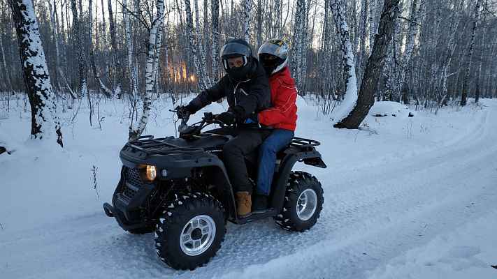 Прокат квадроциклов в Челябинске. Сервис Ultra Подарки. Подарочный сертификат на прокат квадроциклов летом и зимой в Челябинске. Закажите катание на квадроциклах недорого и наслаждайтесь активным отдыхом с друзьями. Выбирайте живописные маршруты для езды на квадроциклах. Сервис UltraPodarki.ru 8800-505-9530. Катание на квадроциклах, Прокат квадроциклов, езда на квадроцикле, прокат квадроциклов Челябинск, катание на квадроциклах Челябинск, Катание на квадроциклах зимой, Катание на квадроциклах летом, Сертификат на катание на квадроциклах 

