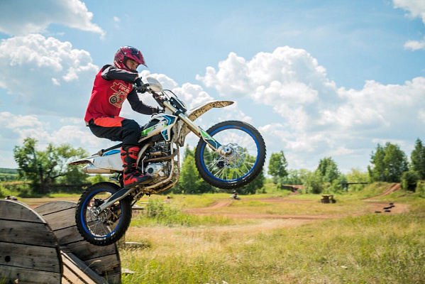 Катание на мотоцикле в Челябинске. ULTRA ПОДАРКИ. Купить катание на мотоцикле в Челябинске. Попробовав езду на мотоциклах, вы получите порцию адреналина и невероятные эмоции. Сервис: UltraPodarki.ru 8 800 505 95 30.. Катание на мотоцикле в Челябинске, прокат мотоциклов Челябинск, катание на мотоциклах, прокат мотоцикла, езда на мотоцикле Челябинск, езда на мотоцикле, мотопрогулка Челябинск, мотопрогулка, поездки на байке, личный мотоцикл, катание на мотоцикле, мотоциклетный шлем, увлечение поездками на мотоцикле, пристрастие к мотоциклам, сертификат на поездку на мотоцикле, прокатиться на мотоцикле, мото-транспорт, мото-треки, мото-поездки, езда на мотоцикле в Челябинске, катание на мотоцикле в Челябинске, мотоклуб в Челябинске
