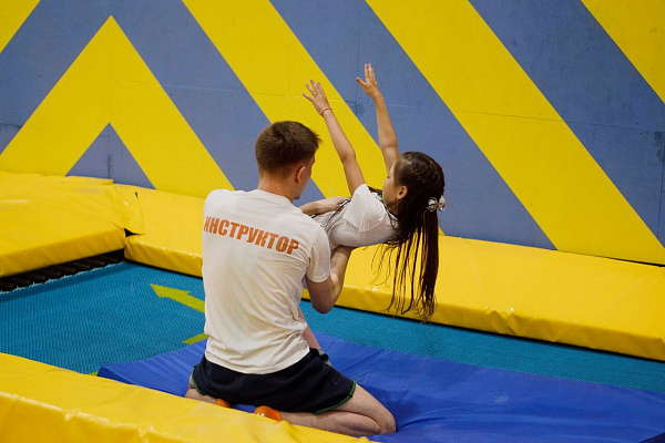  Батутный центр WOW PARK в Челябинске. Сервис Ultra Подарки. Купить подарочный сертификат в батутный центр WOW PARK, попробуйте прыжки на батуте в Челябинске. Сервис UltraPodarki.ru 8 (800) 555 95-30.. Батутный центр WOW PARK, батутный центр, батутный центр цены, батутный центр в Челябинске,  батутный парк, батут прыгать, прыжки +на батуте, батут Челябинск, батут спорт