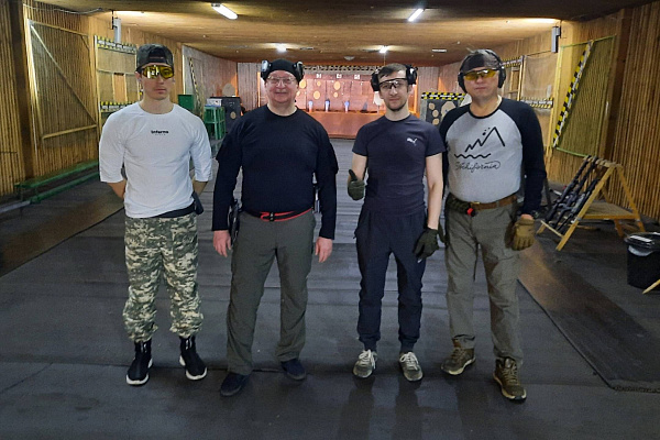Стрельба из боевого оружия в тире в подарок. Ultra Подарки Томск. Подарочный сертификат на стрельбу из оружия боевом тире. Подарите своему мужчине или другу стрельбу из пистолета или карабина, дайте ему возможность выпустить пар и почувствовать достижение цели. UltraPodarki.ru 8-800-505-9530. Стрельба из боевого оружия Томск, боевой тир Томск, стрельба из огнестрельного оружия Томск, Стрельба из боевого оружия, Стрельба Томск