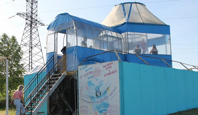 Полёт в аэротрубе  в Челябинске. Ultra Подарки. Полёт в аэротрубе  в Челябинске. Попробуйте полёт в аэротрубе . Сервис: UltraPodarki.ru 8 800 505 95 30. Полёт в аэротрубе , аэротруба Челябинск, полёт Челябинск